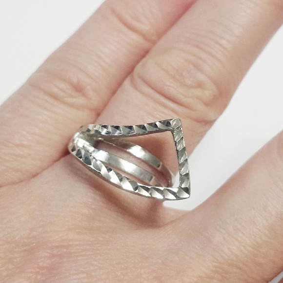 Unique Sterling Silver Diamond-cut Ring size 6 - Picture 3 of 9